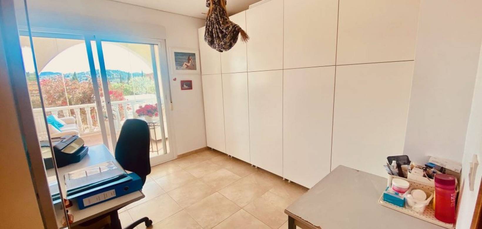 Resale - Villa - Macisvenda