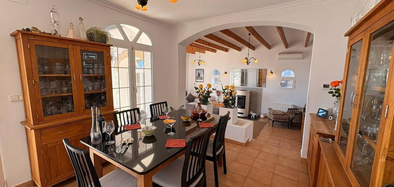 Resale - Villa - Monovar