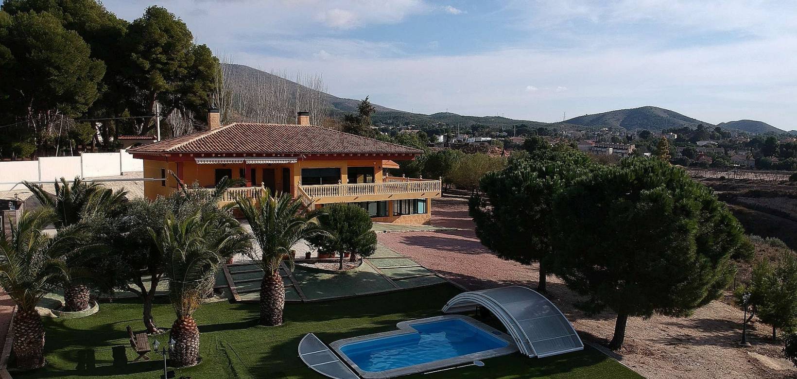 Resale - Villa - Petrer