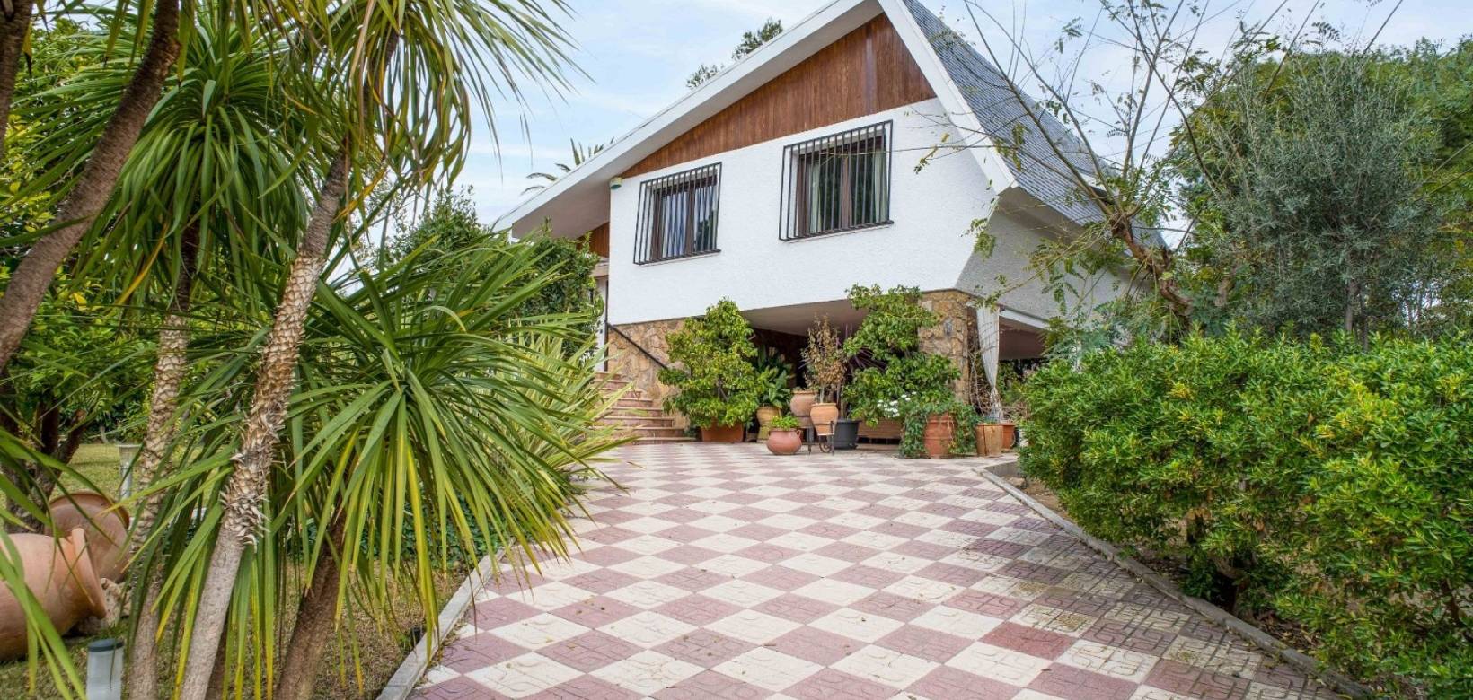 Resale - Villa - Petrer