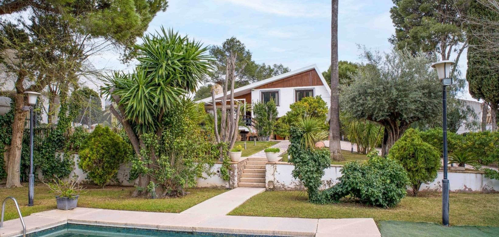 Resale - Villa - Petrer