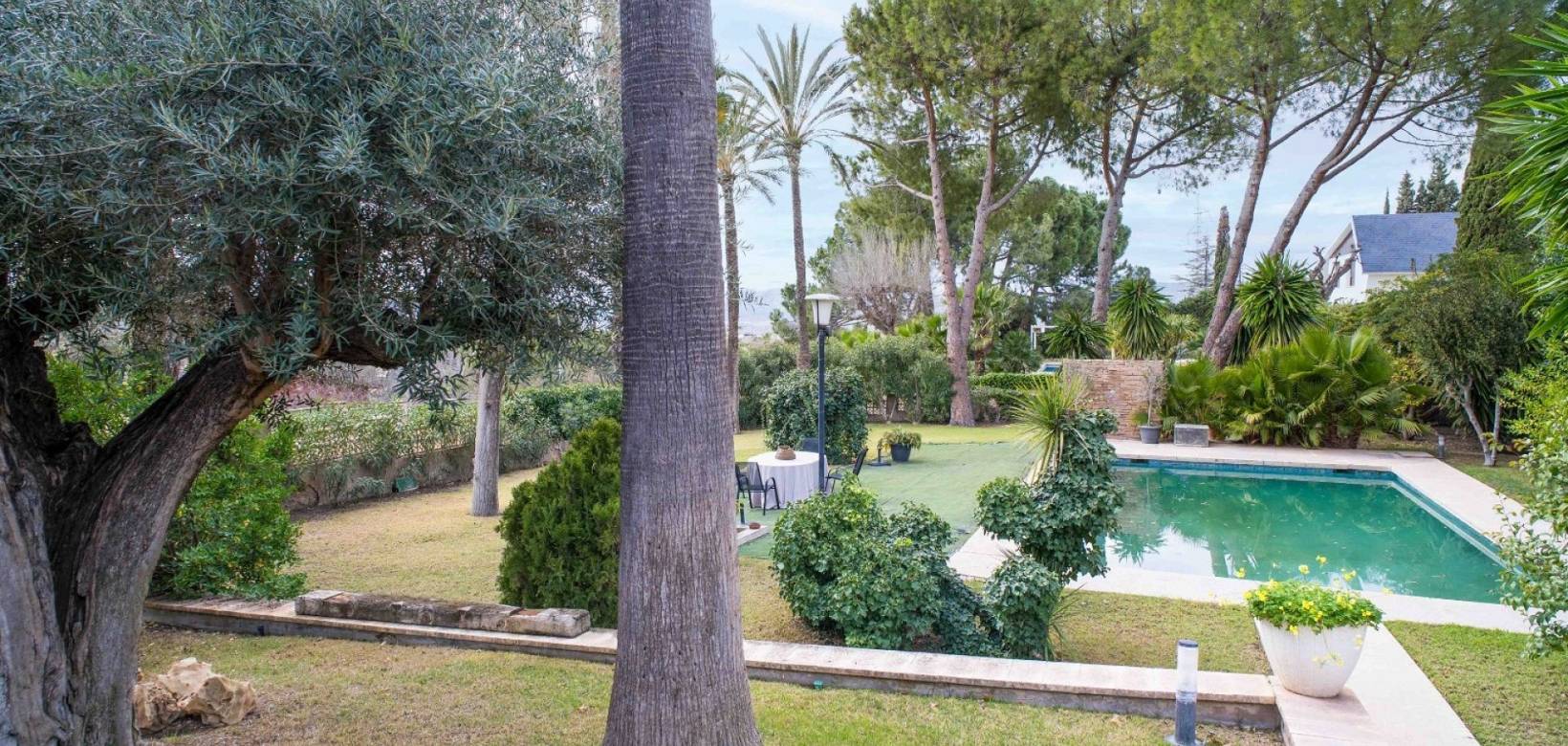 Resale - Villa - Petrer