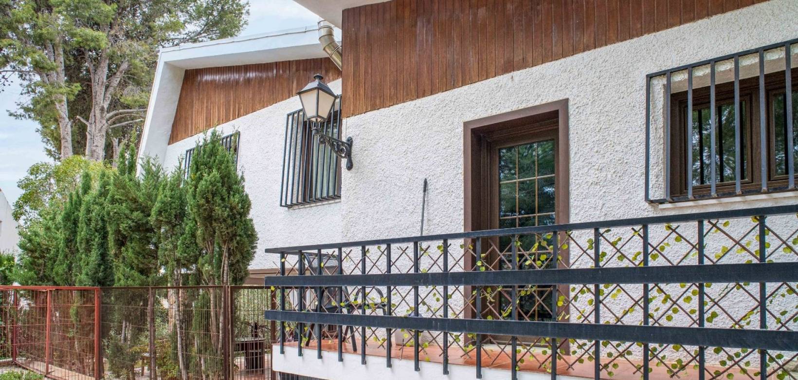 Resale - Villa - Petrer