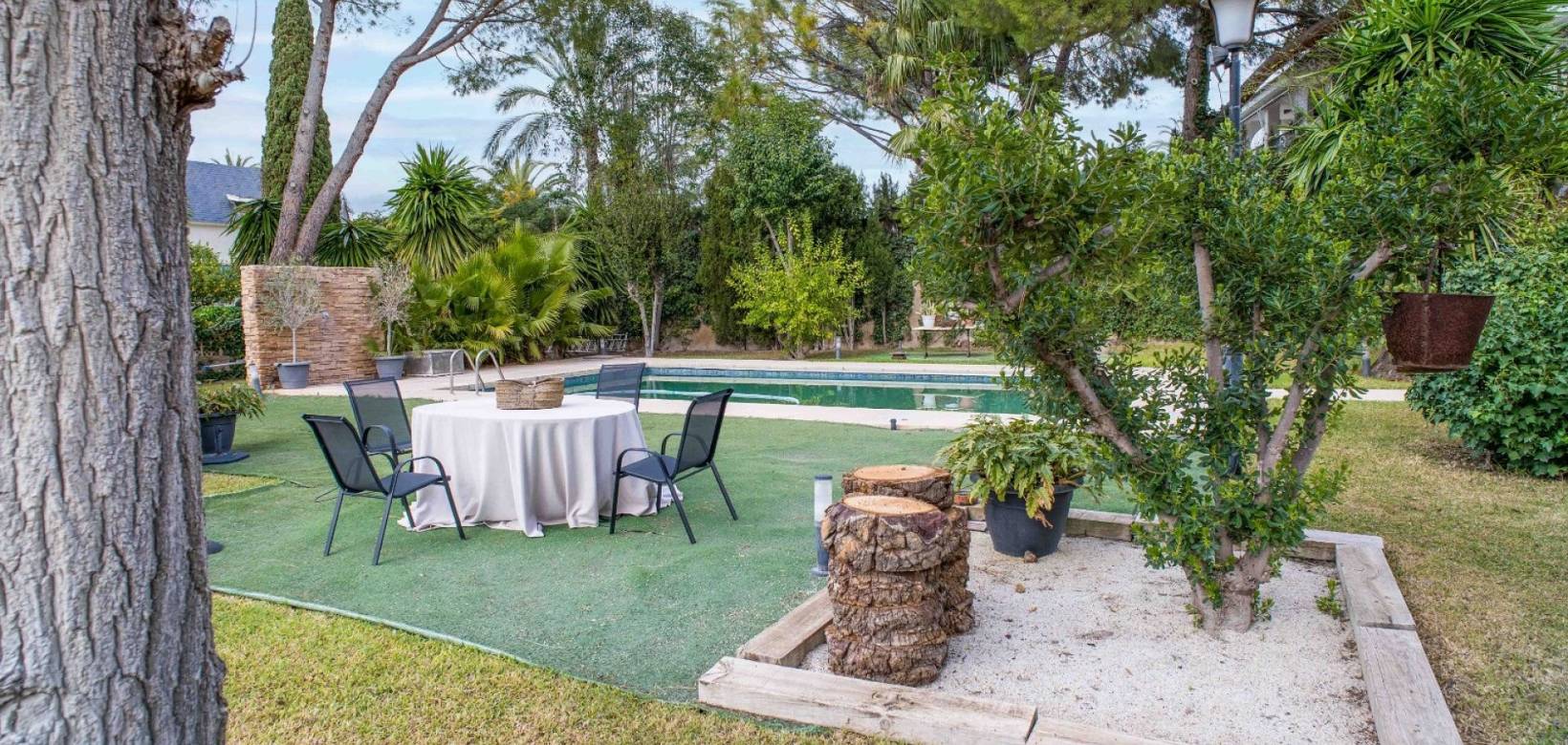 Resale - Villa - Petrer