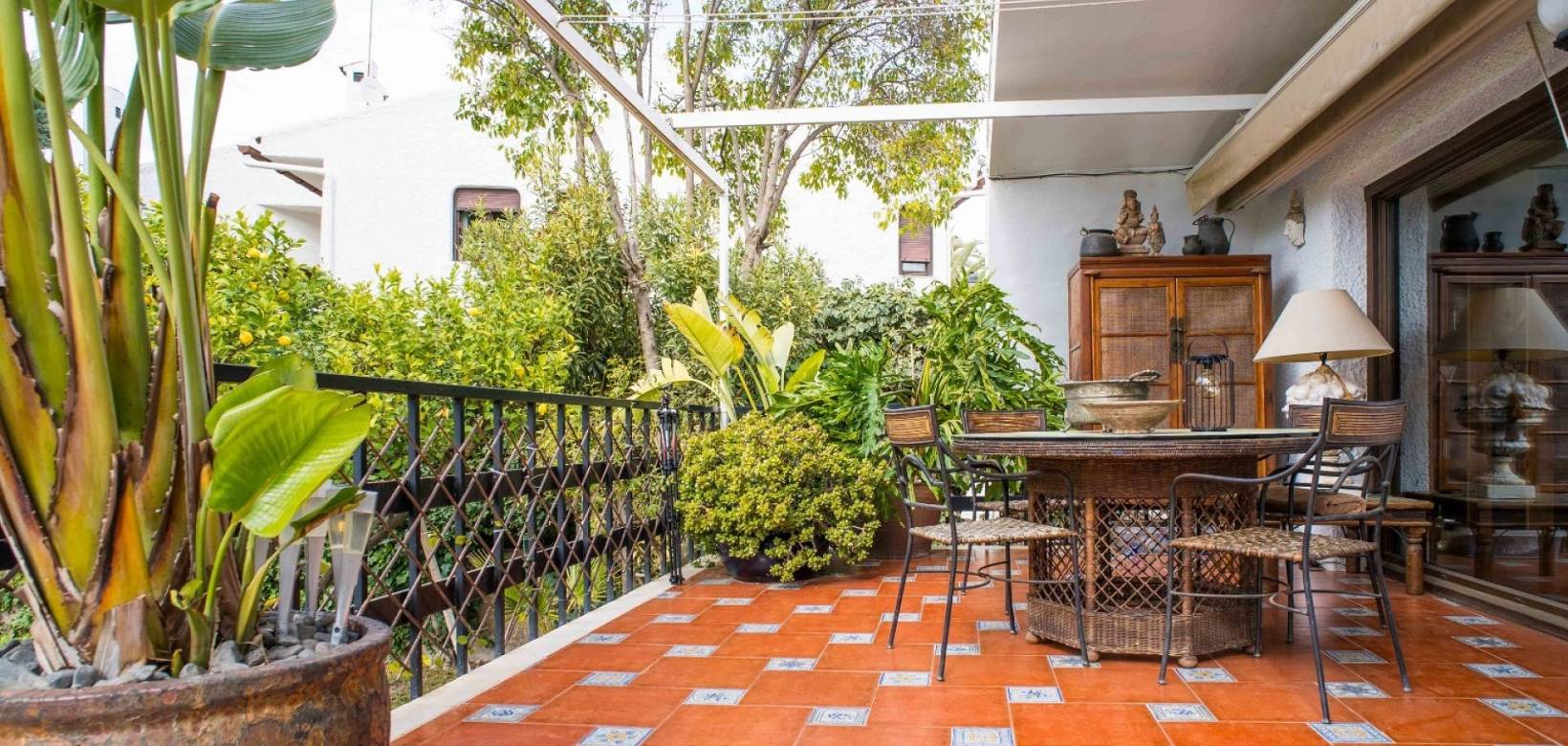 Resale - Villa - Petrer