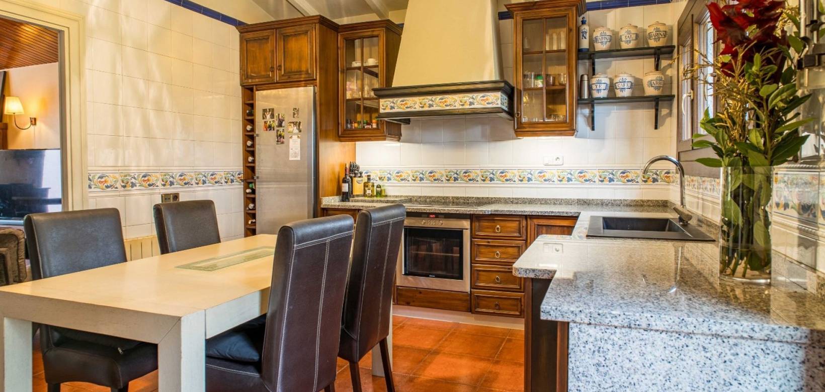 Resale - Villa - Petrer