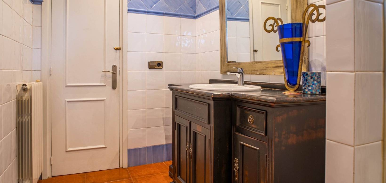 Resale - Villa - Petrer