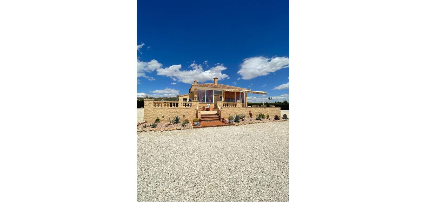 Resale - Villa - Pinoso
