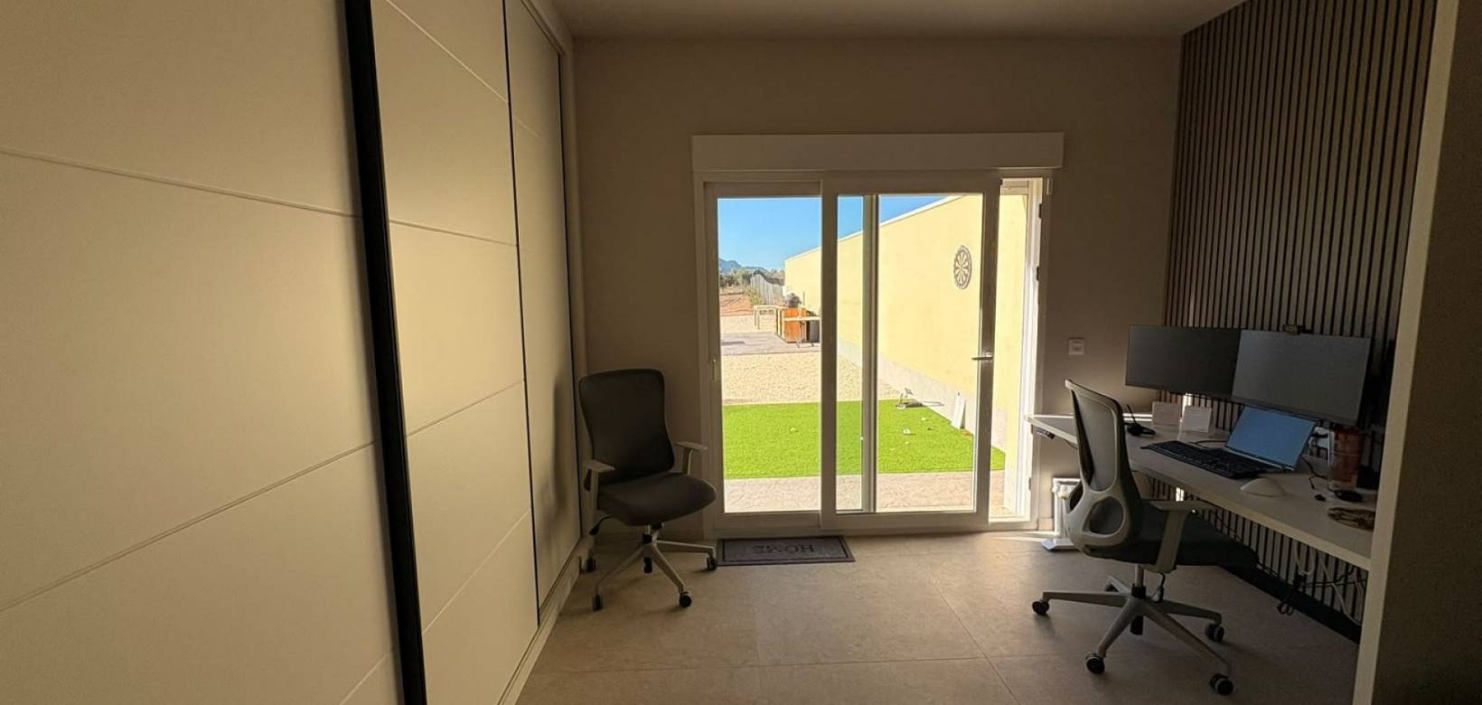 Resale - Villa - Pinoso
