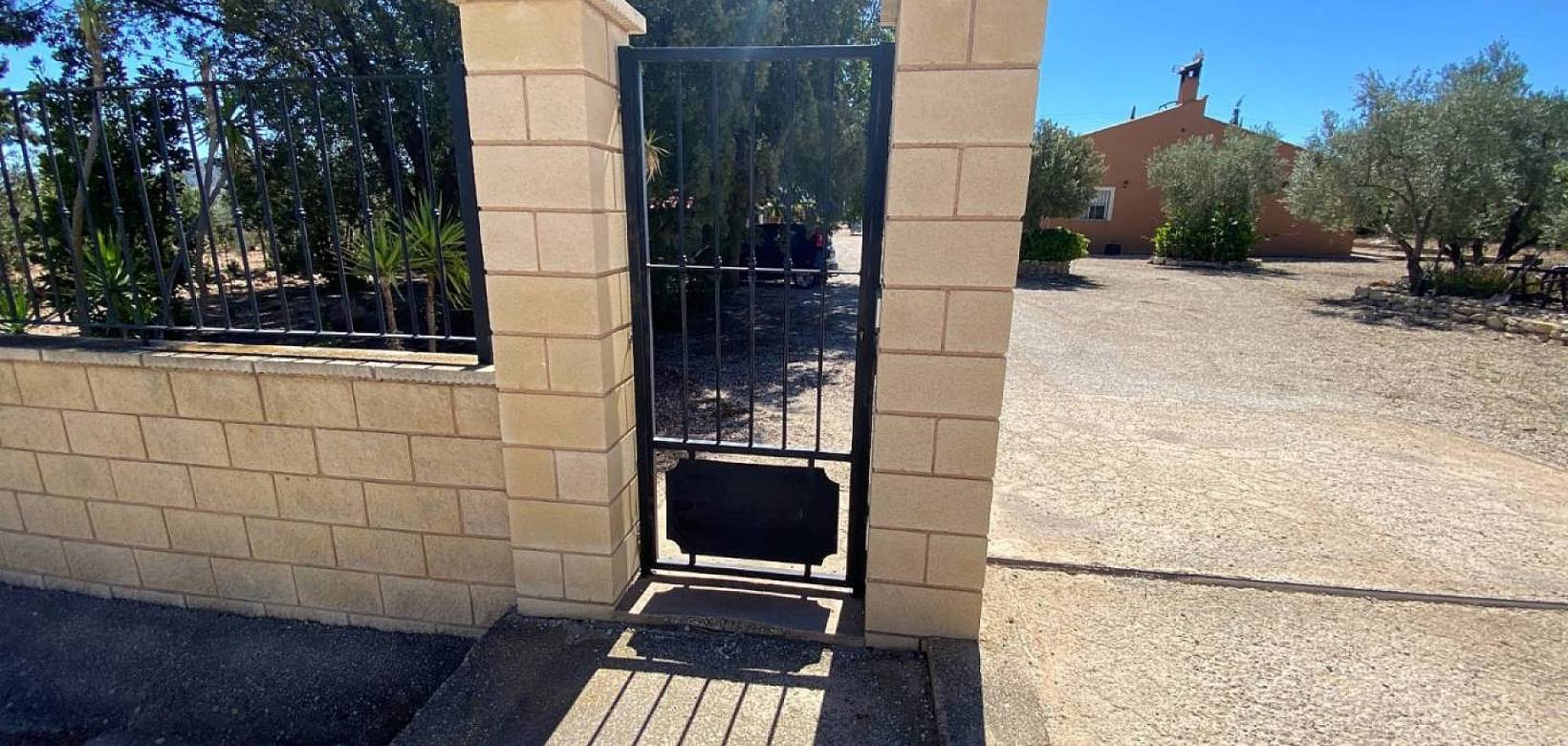 Resale - Villa - Salinas