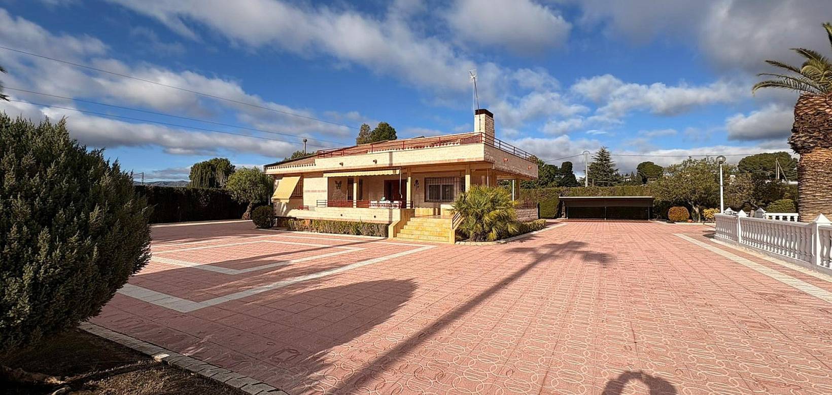 Resale - Villa - Sax