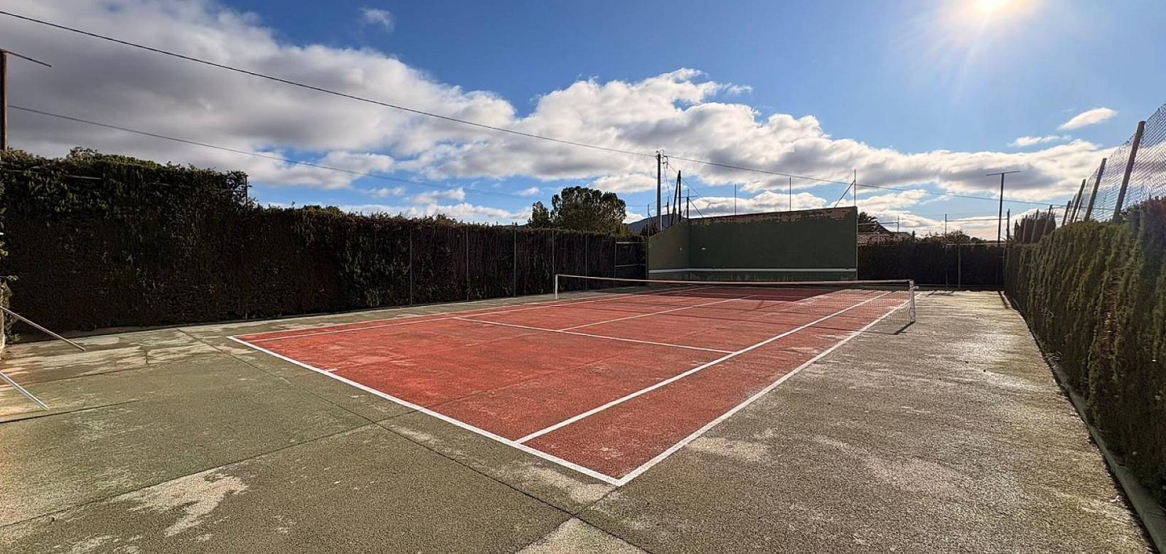 Resale - Villa - Sax