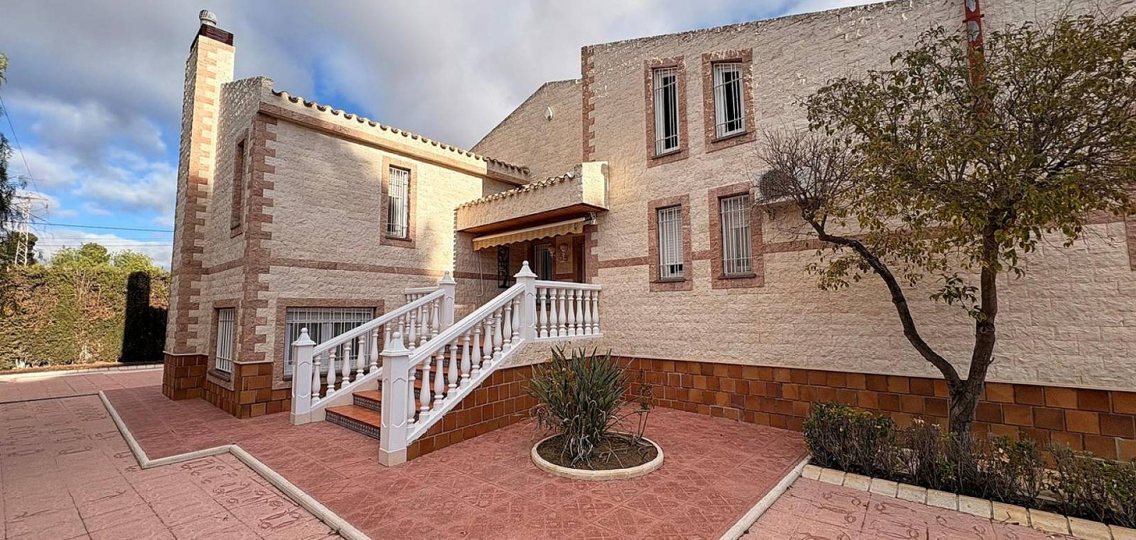 Resale - Villa - Sax