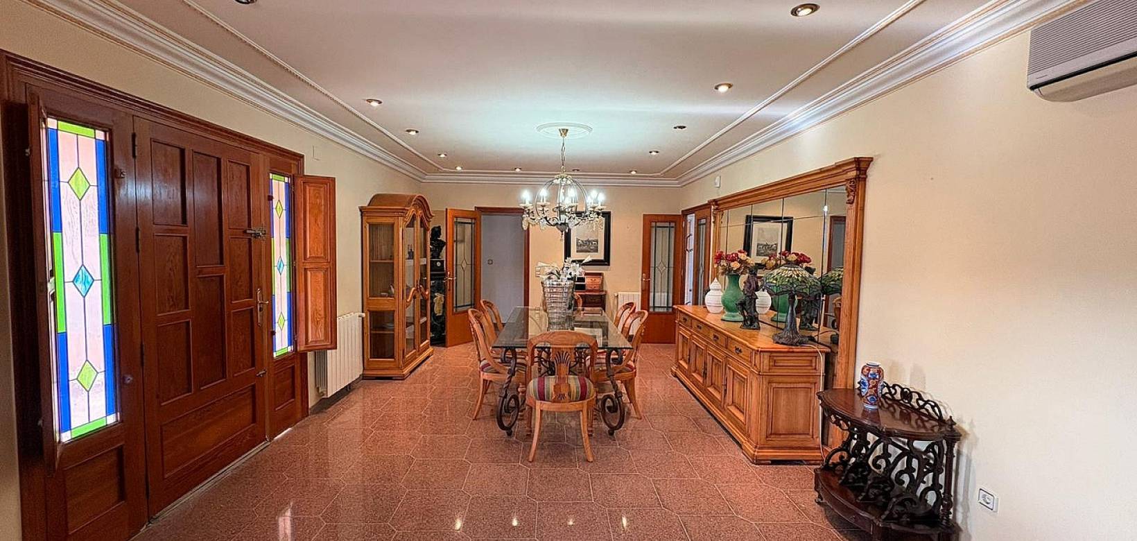 Resale - Villa - Sax