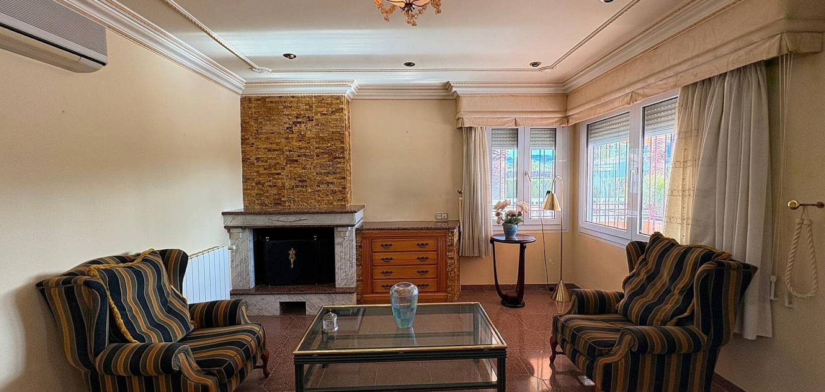 Resale - Villa - Sax