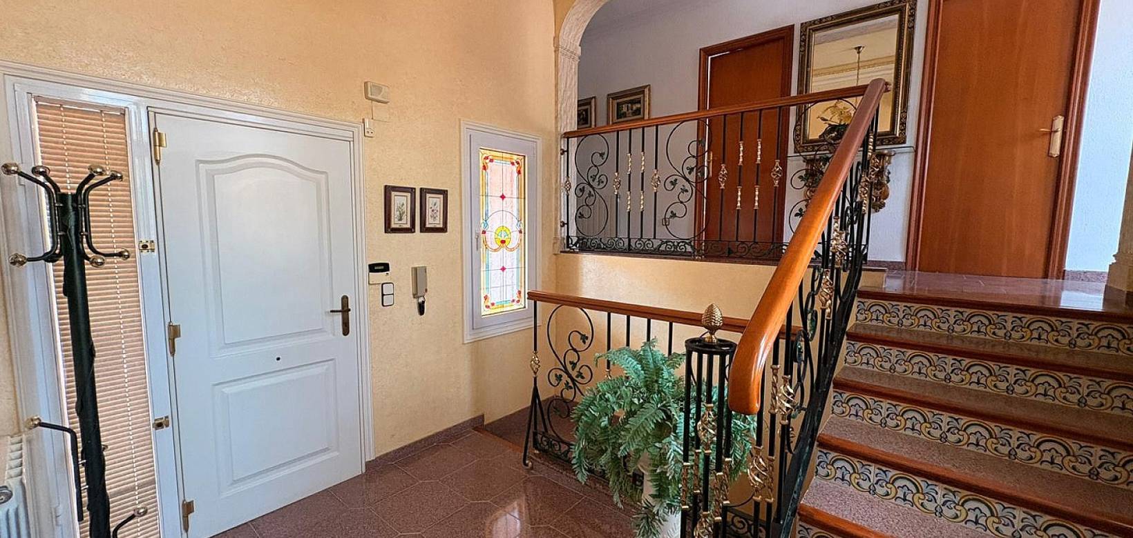 Resale - Villa - Sax