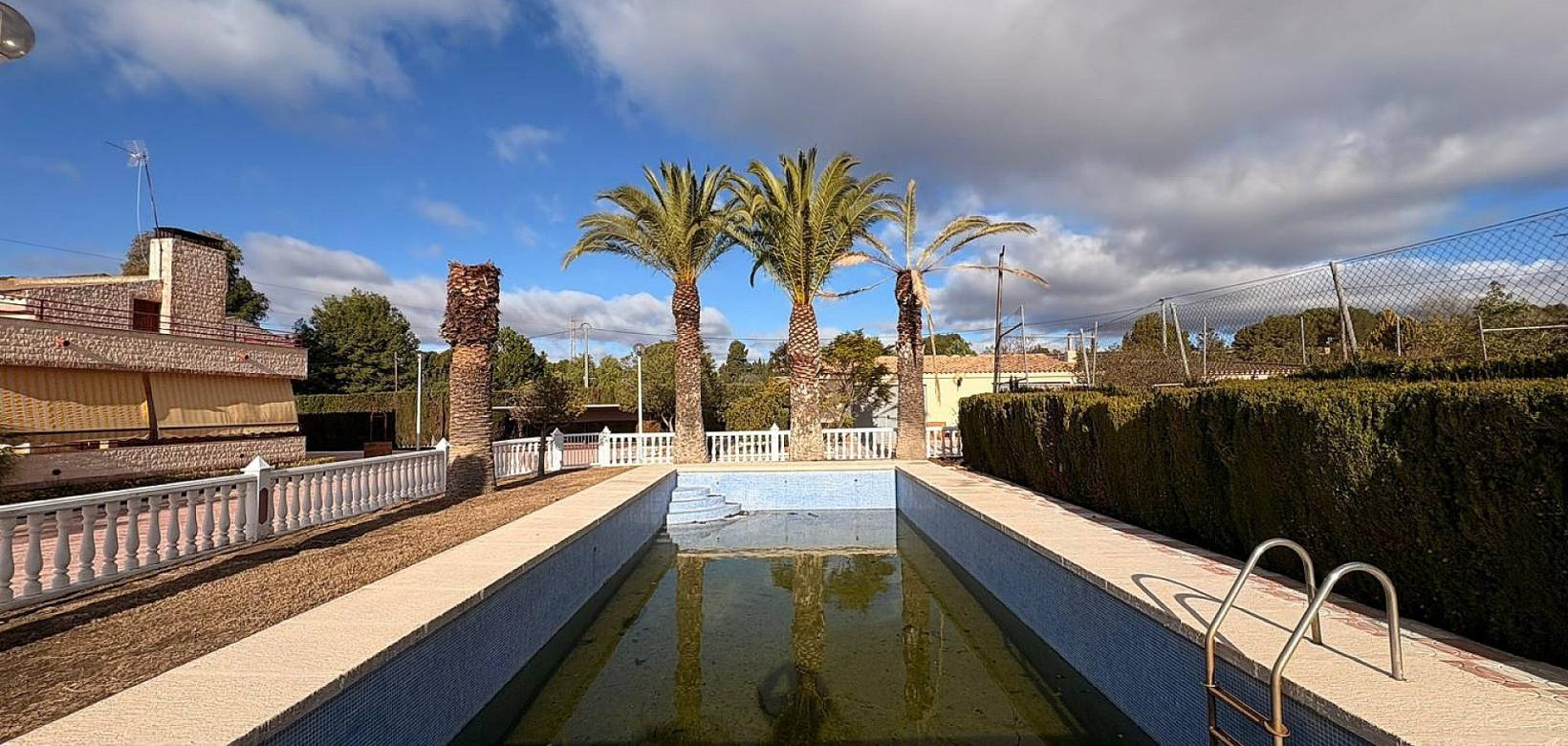 Resale - Villa - Sax