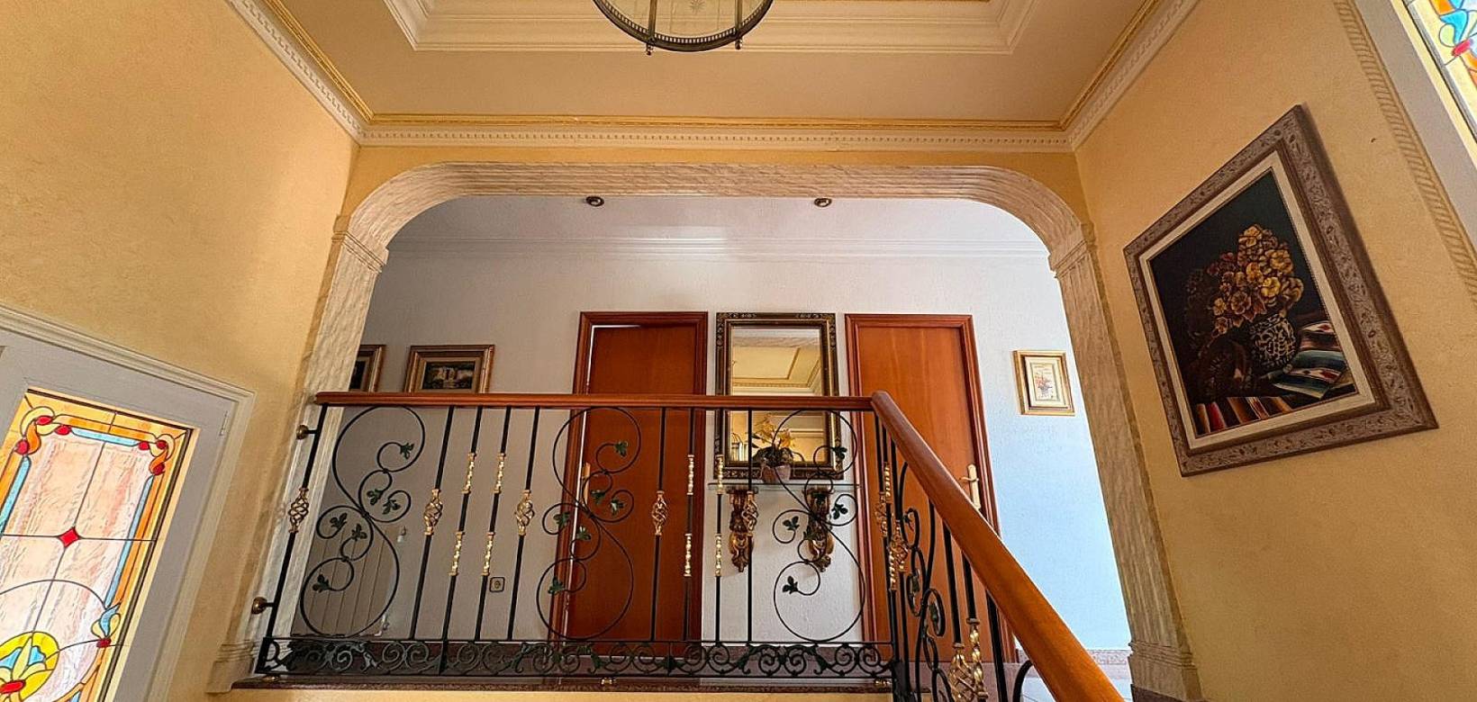 Resale - Villa - Sax