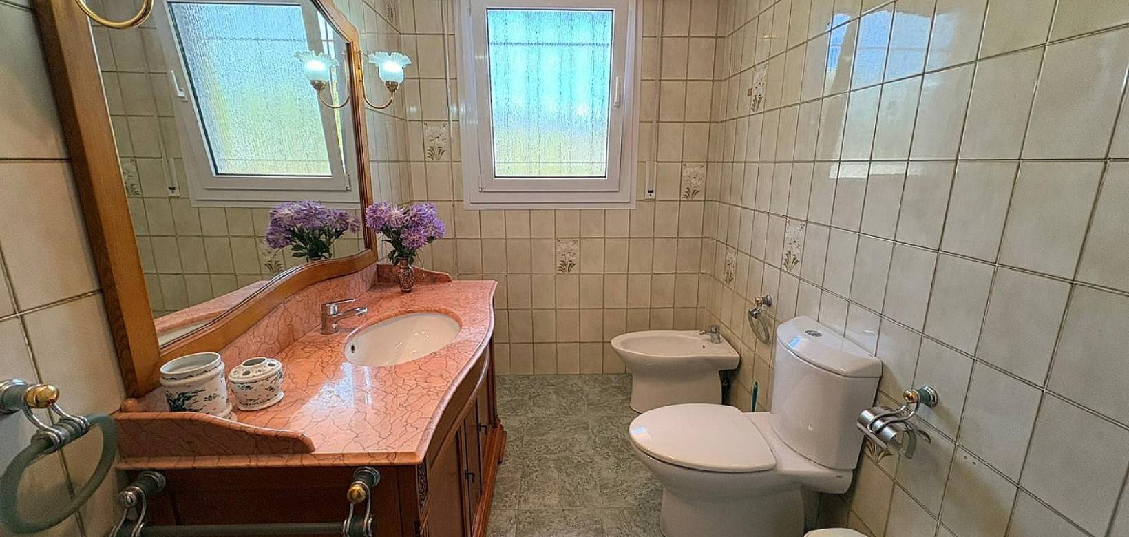 Resale - Villa - Sax