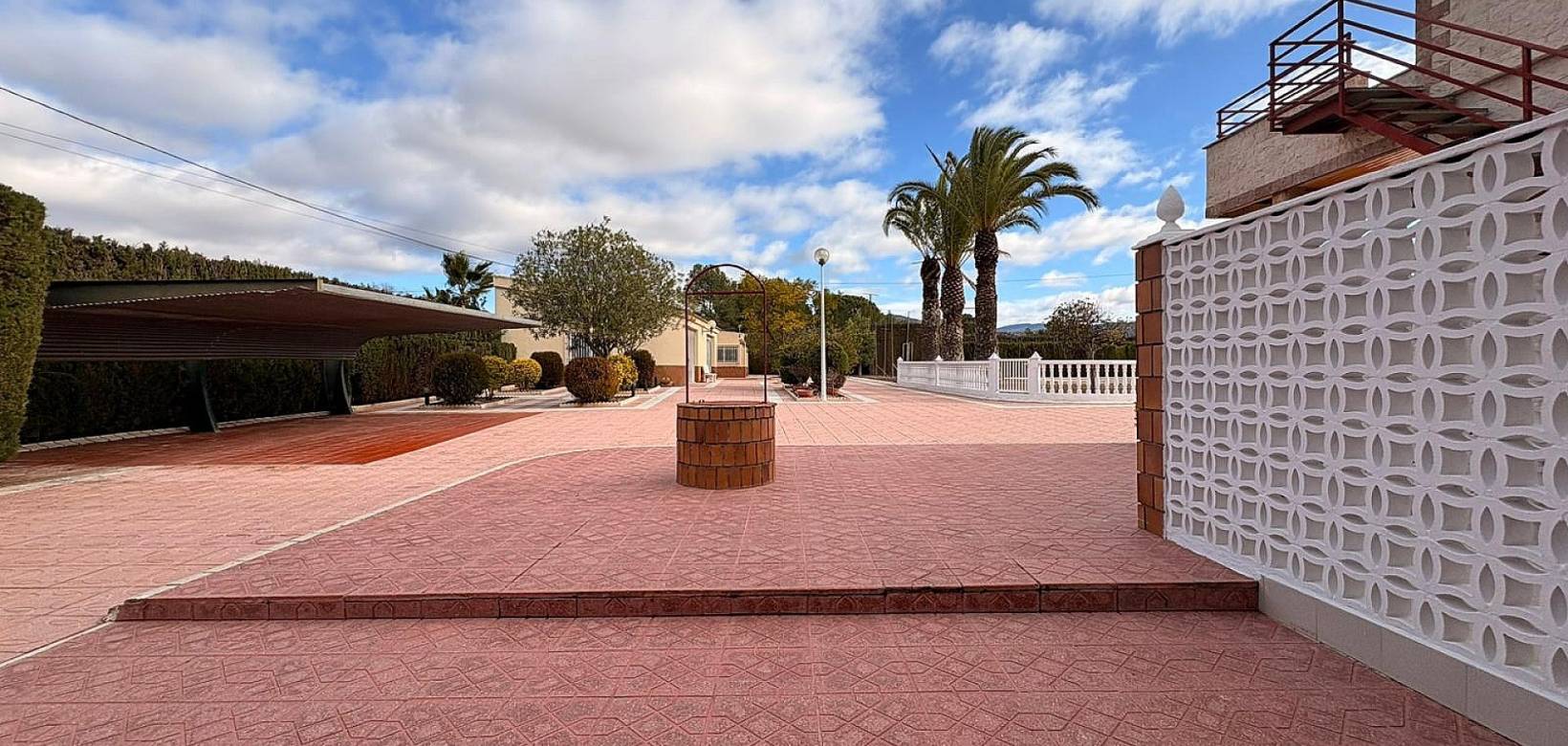 Resale - Villa - Sax