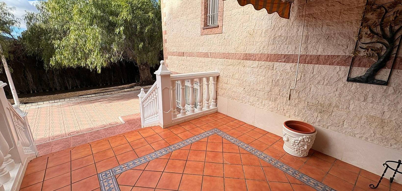 Resale - Villa - Sax