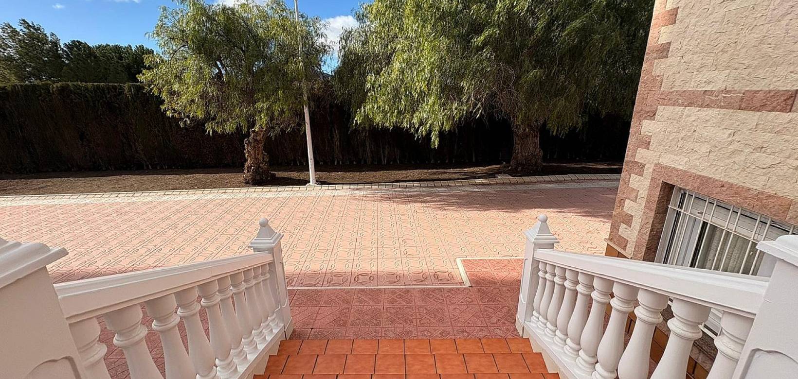 Resale - Villa - Sax