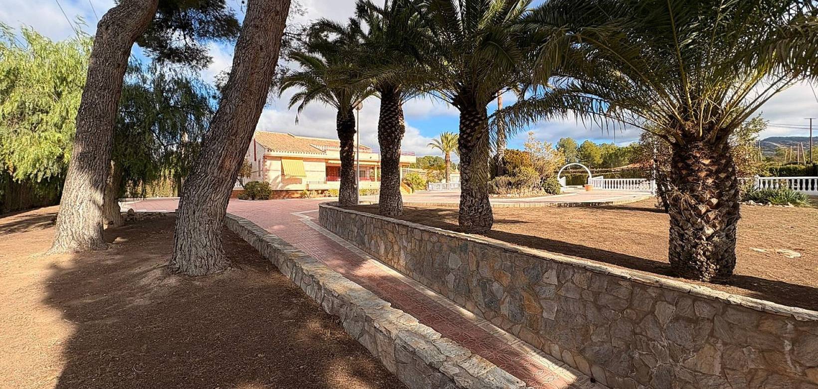 Resale - Villa - Sax