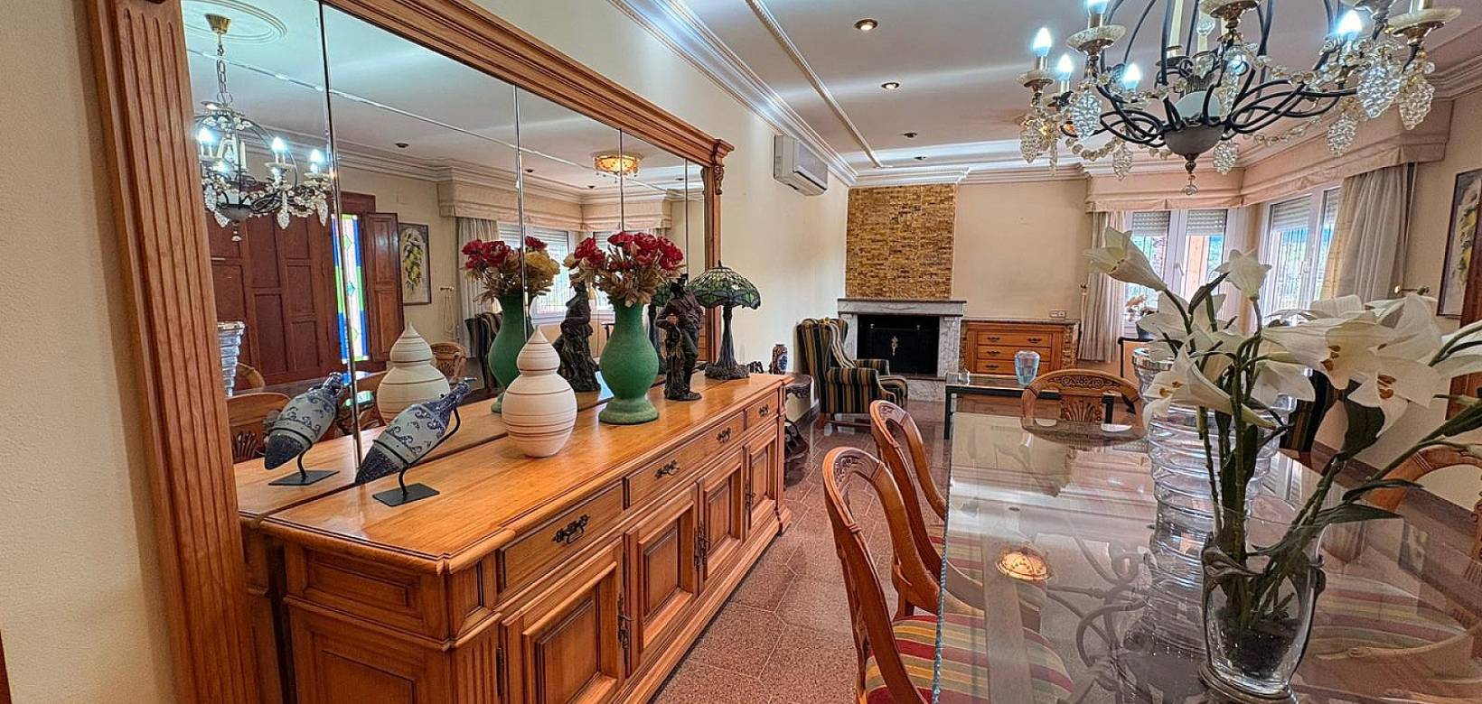 Resale - Villa - Sax