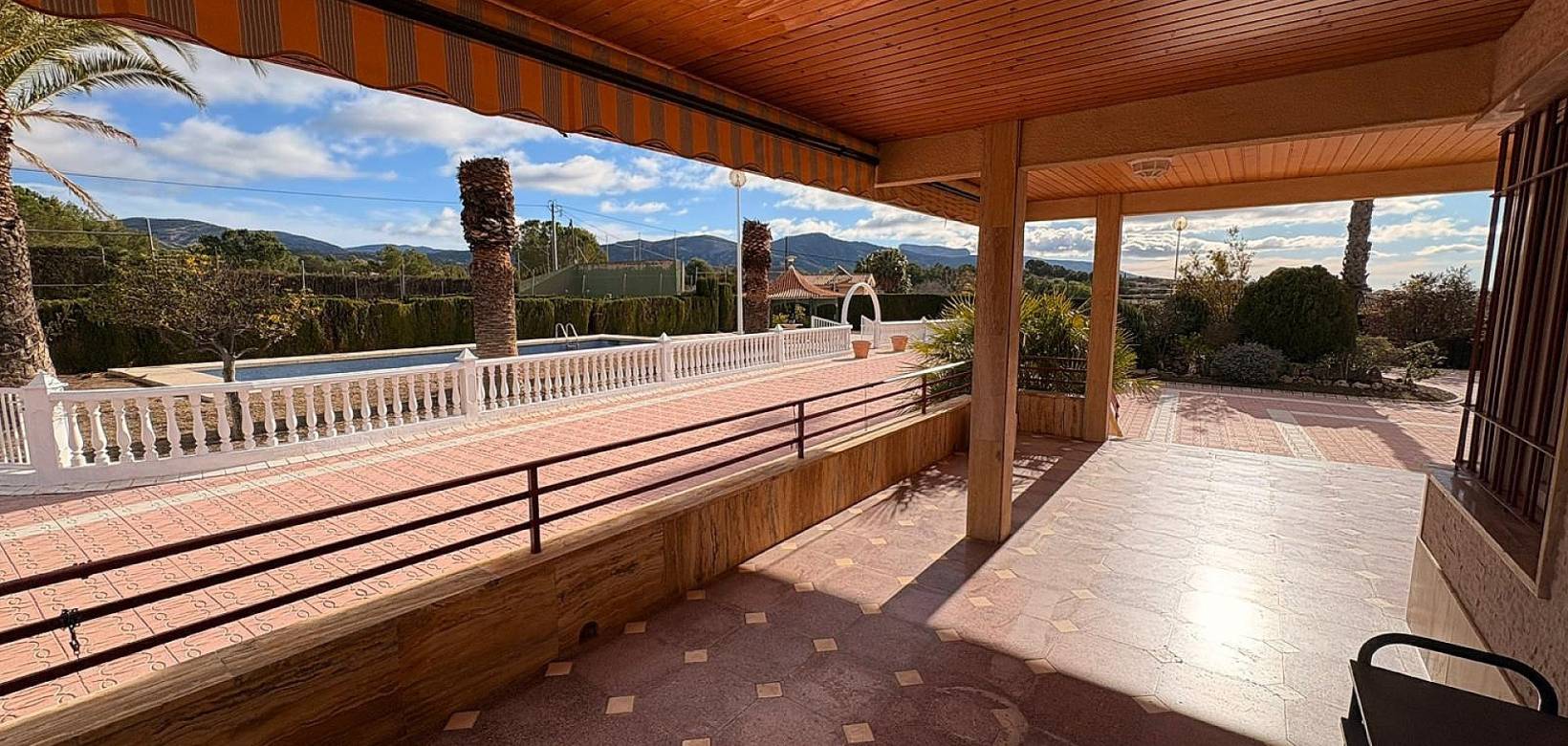 Resale - Villa - Sax