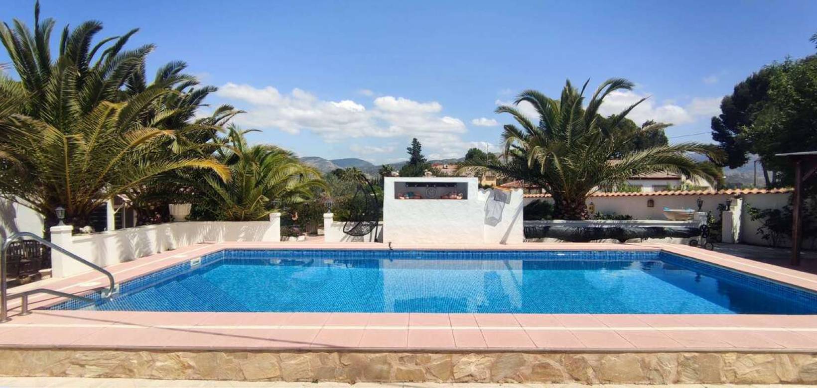 Resale - Villa - Sax