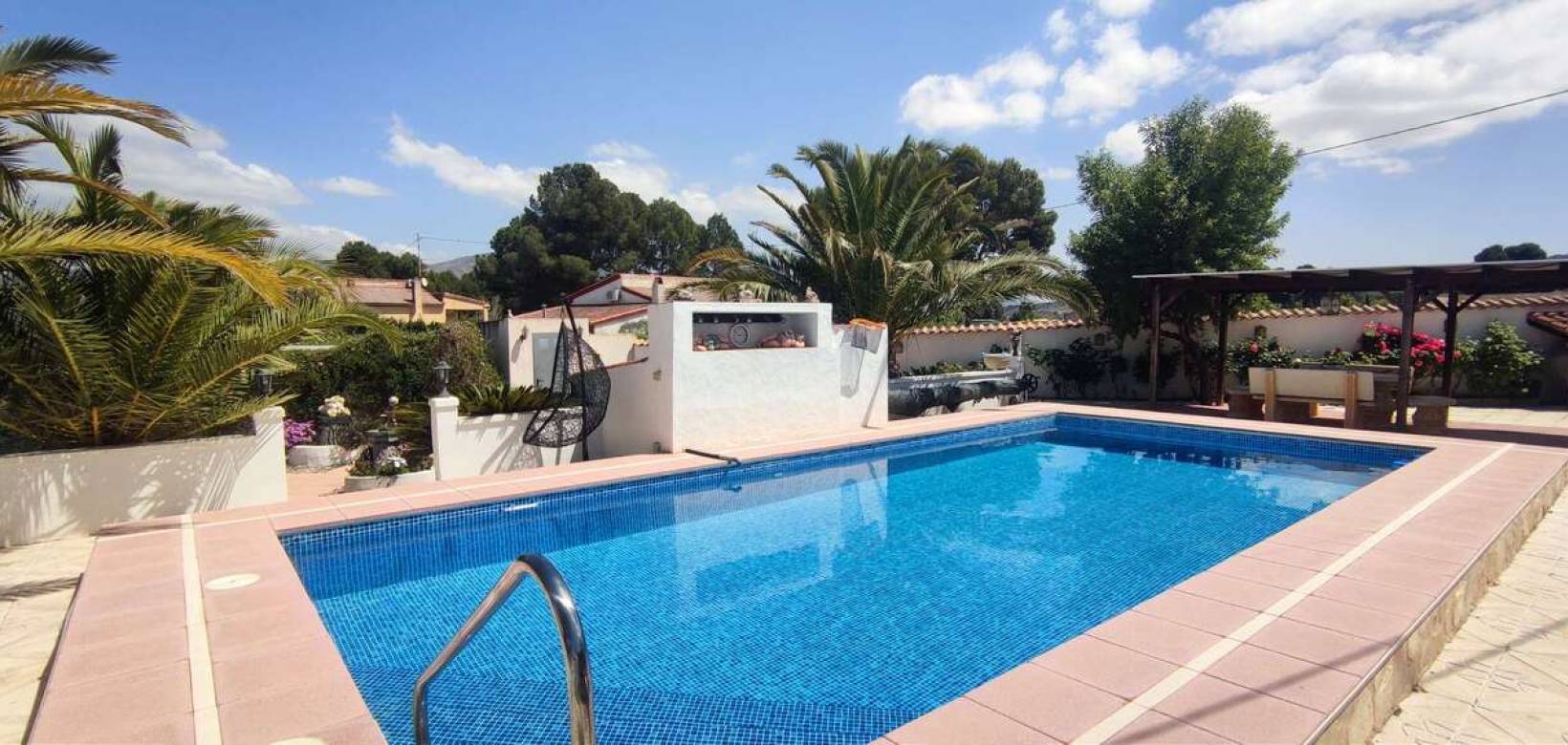 Resale - Villa - Sax