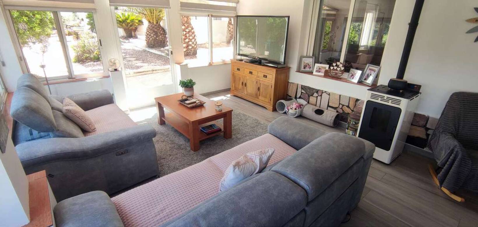 Resale - Villa - Sax