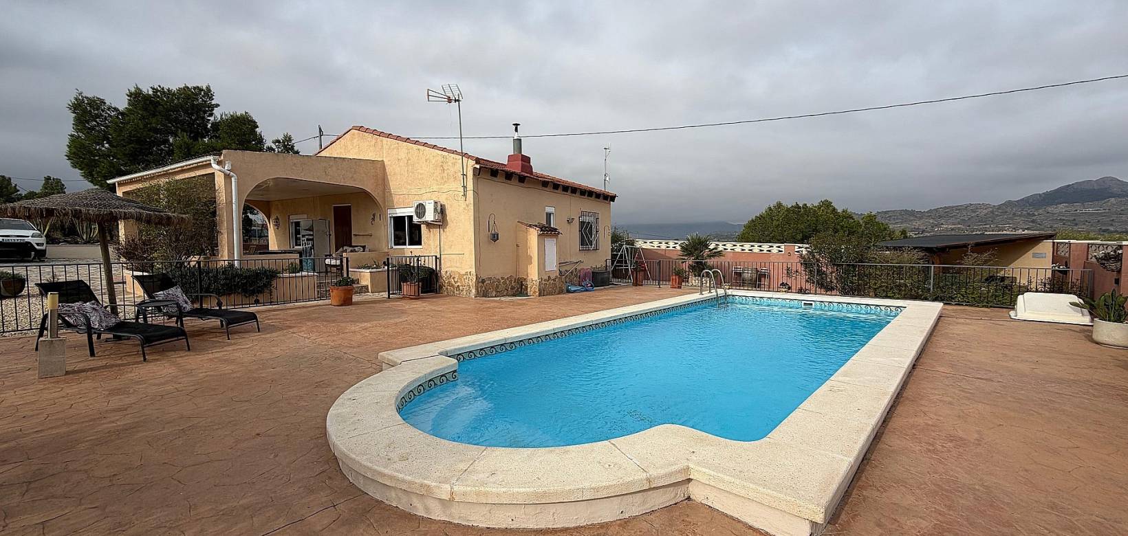 Resale - Villa - Sax