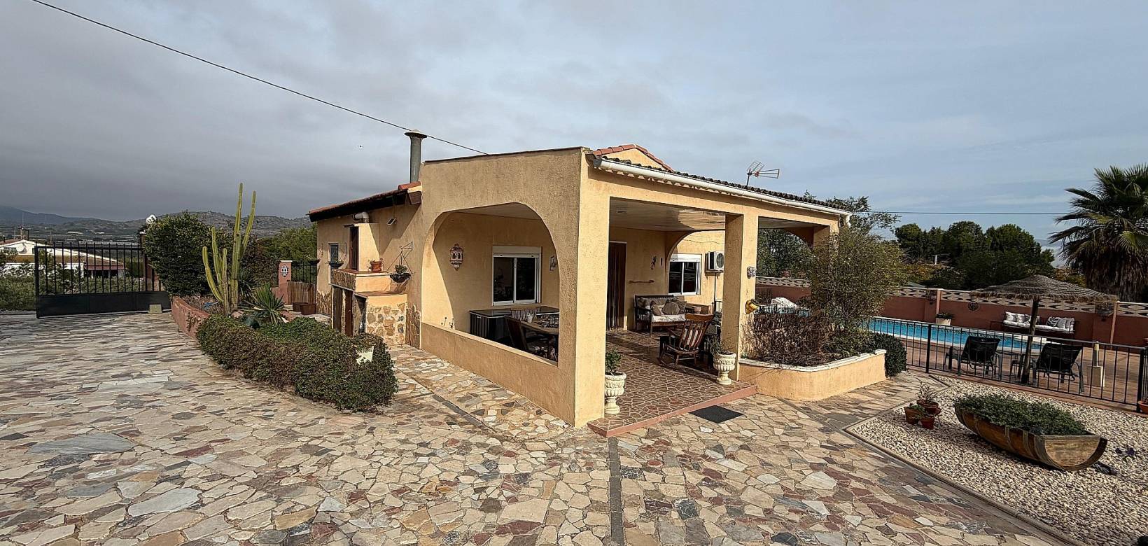 Resale - Villa - Sax