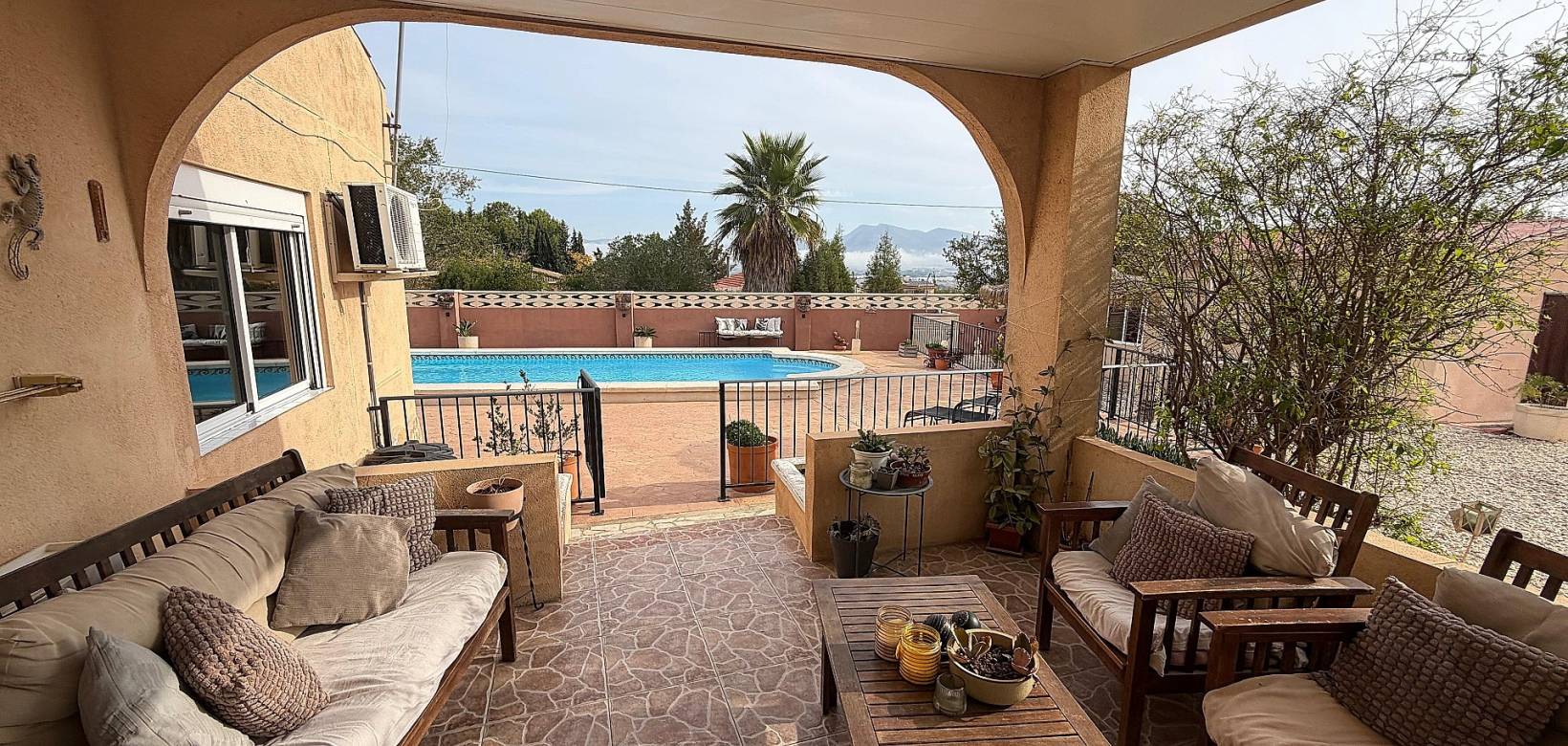 Resale - Villa - Sax
