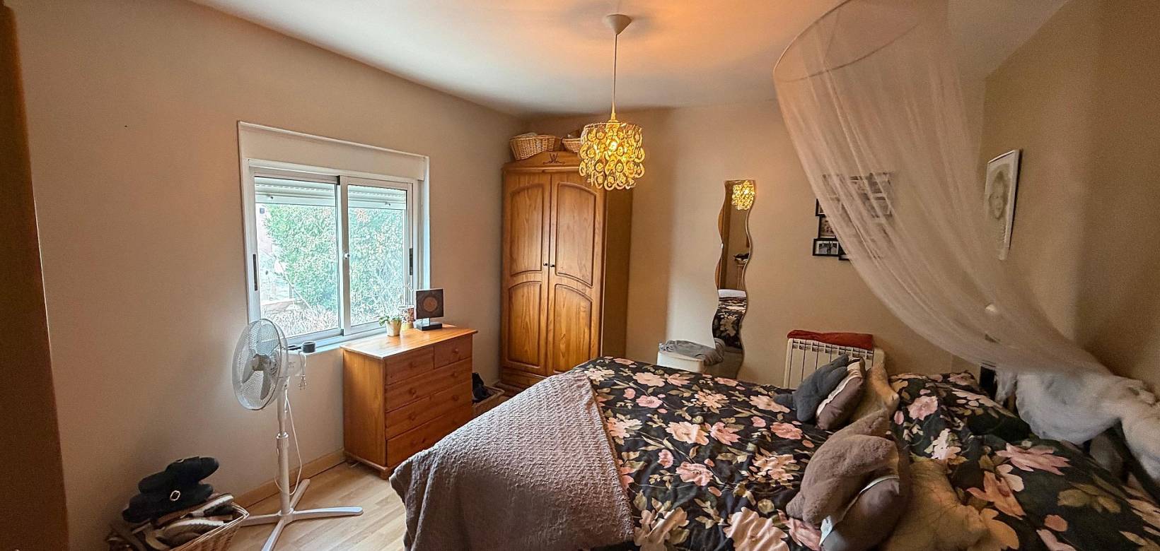Resale - Villa - Sax