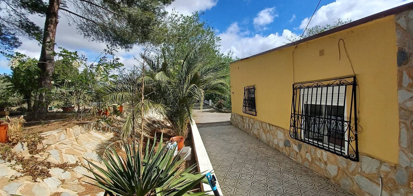 Resale - Villa - Sax
