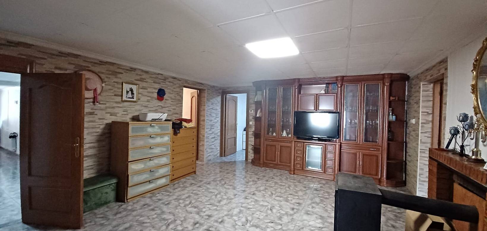 Resale - Villa - Sax
