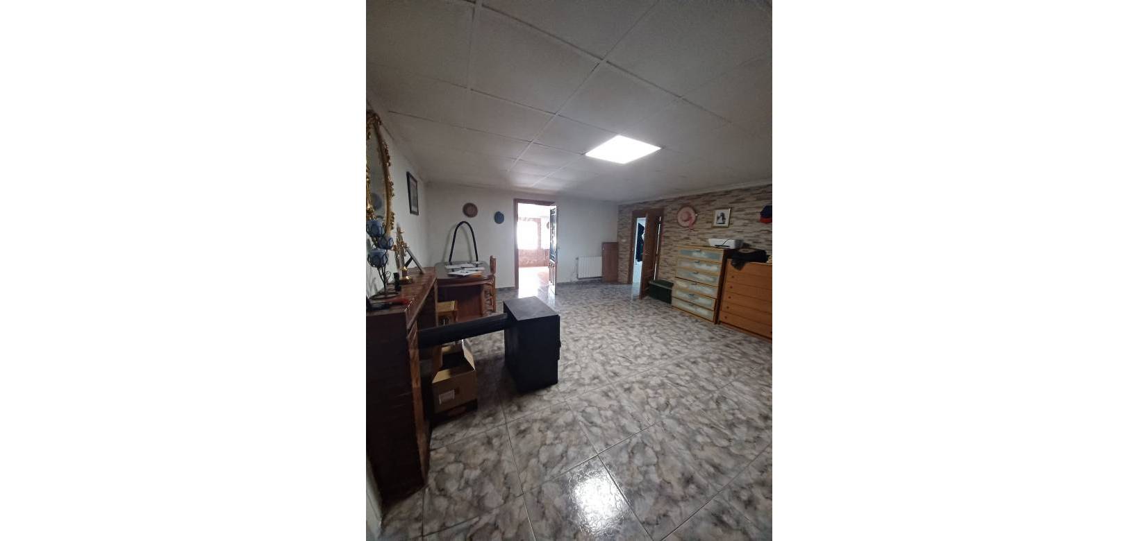 Resale - Villa - Sax