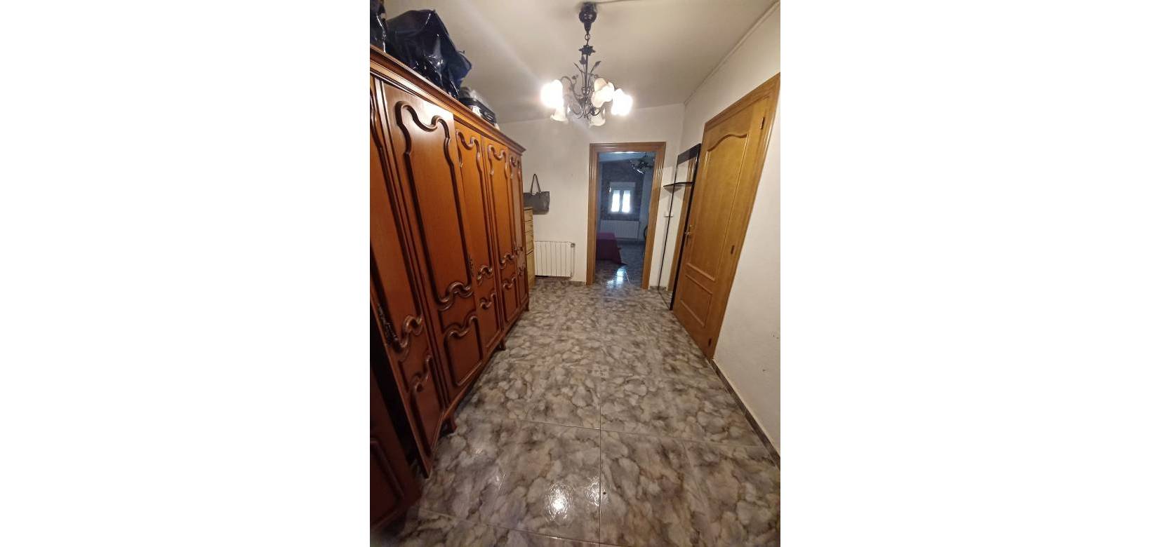 Resale - Villa - Sax