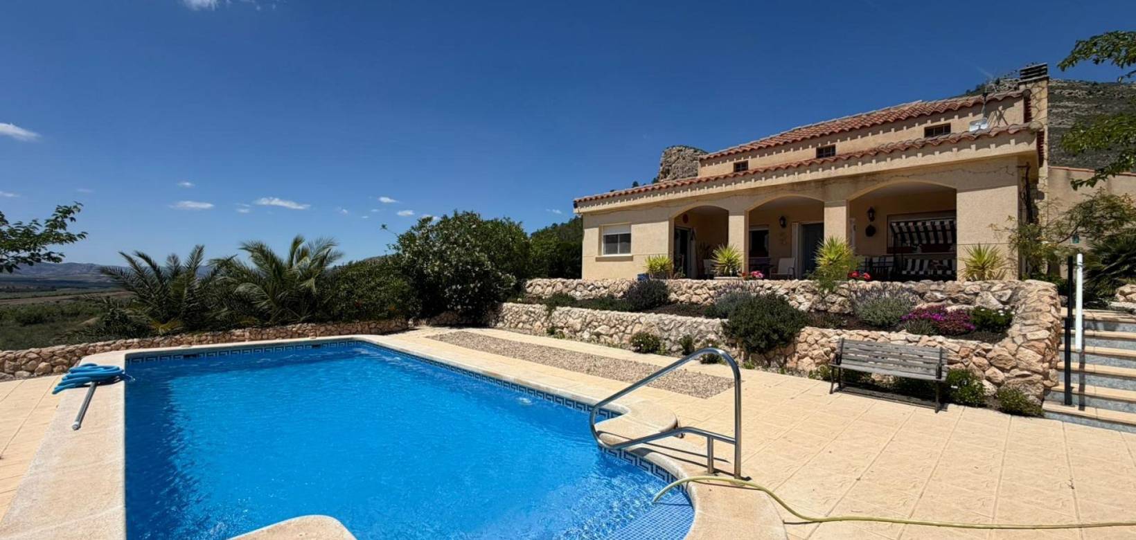 Resale - Villa - Sax