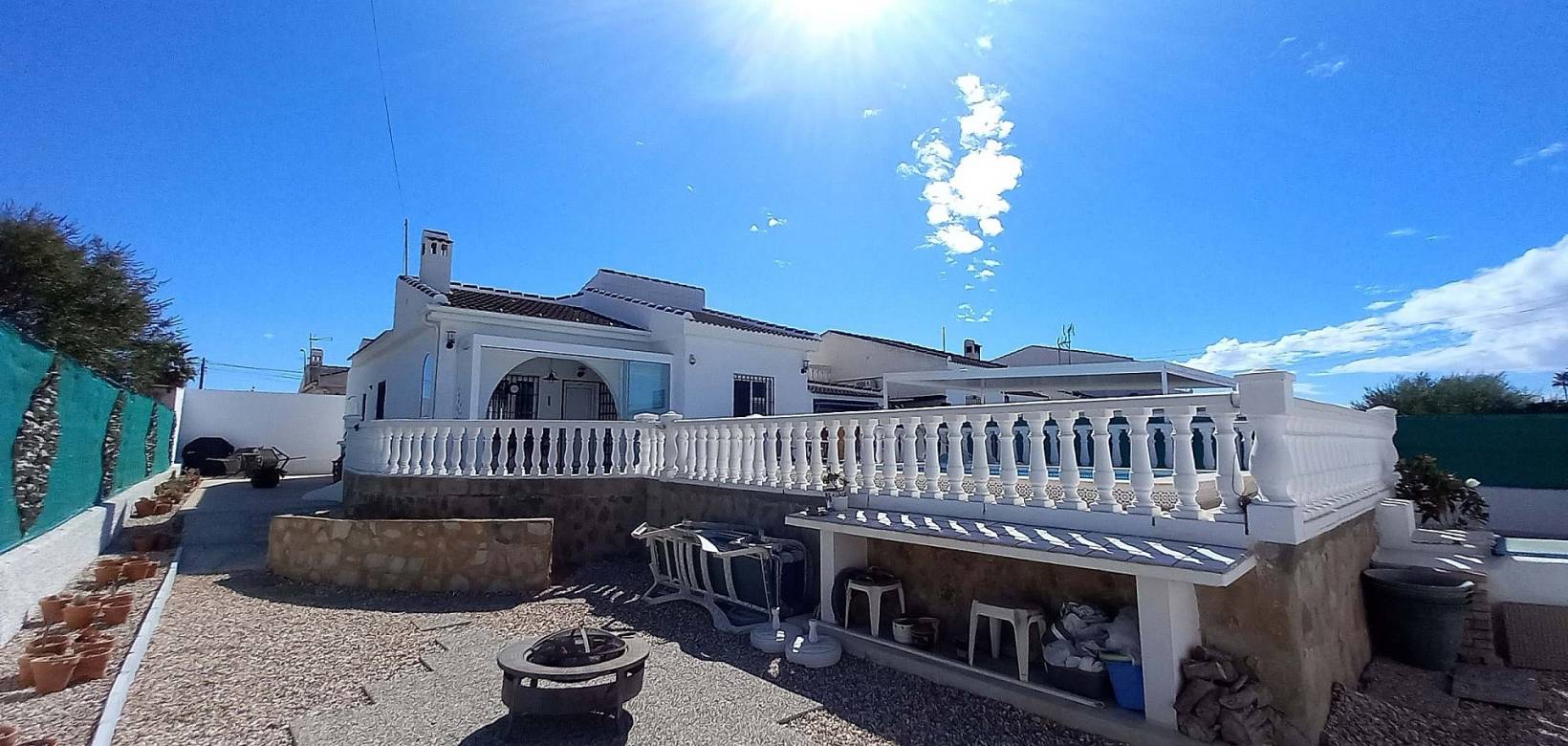 Resale - Villa - Torrevieja