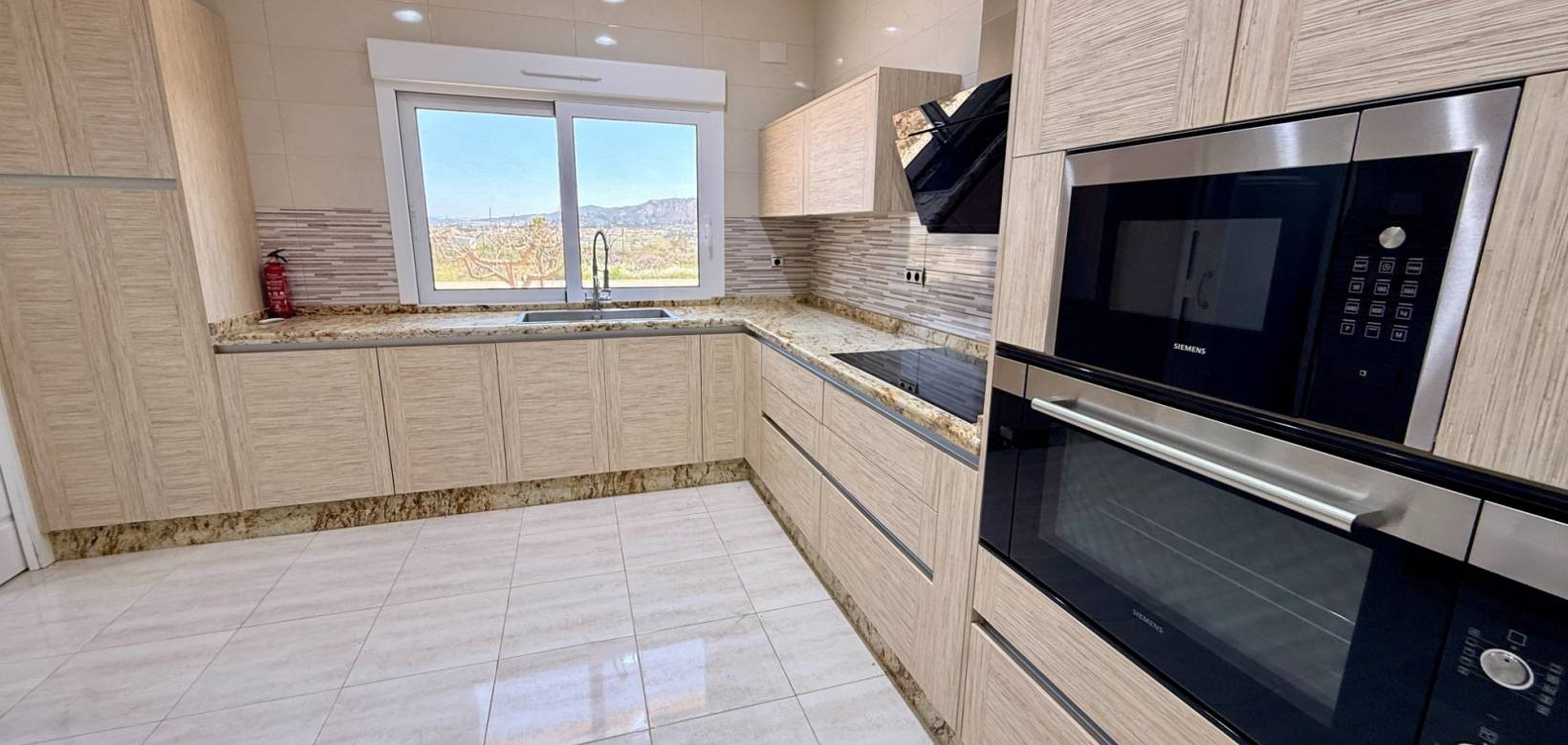 Revente - 5. Finca / Country Property - Pinoso  - Pinoso