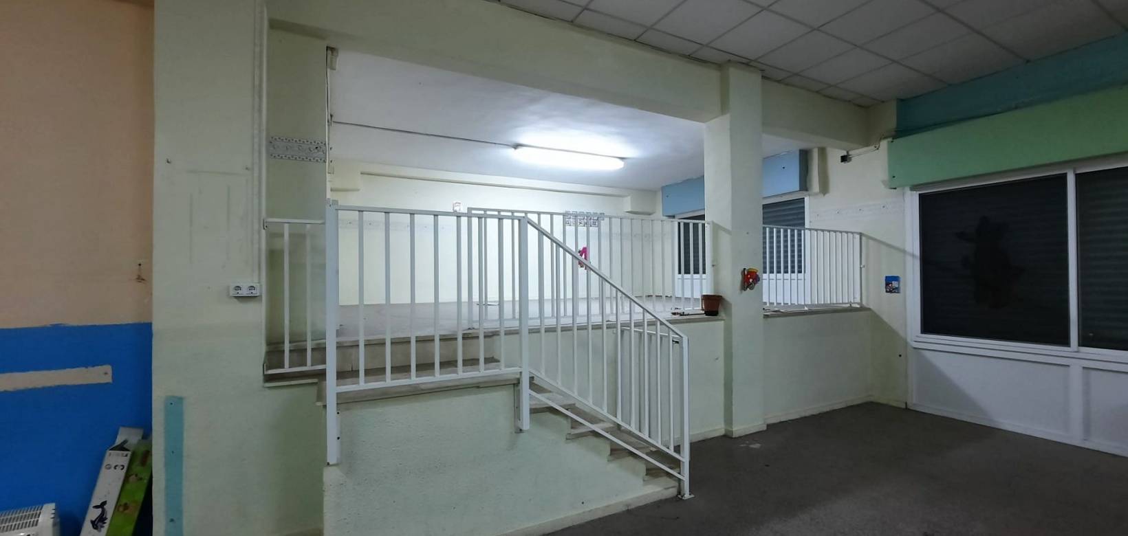 Revente - Commercial - Petrer