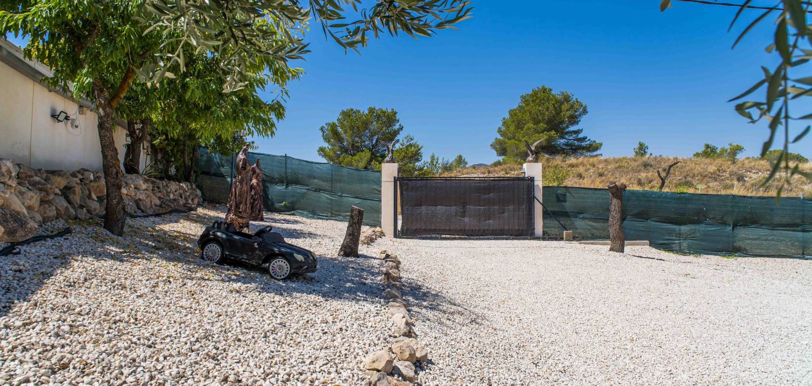 Revente - Detached villa - Pinoso  - El Manyar