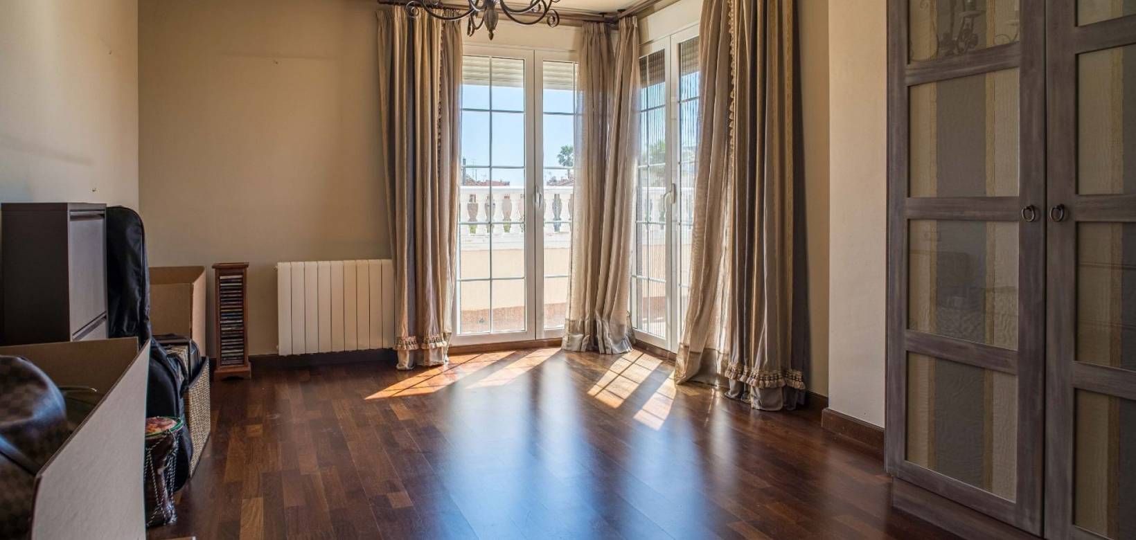 Revente - Villa - Elda