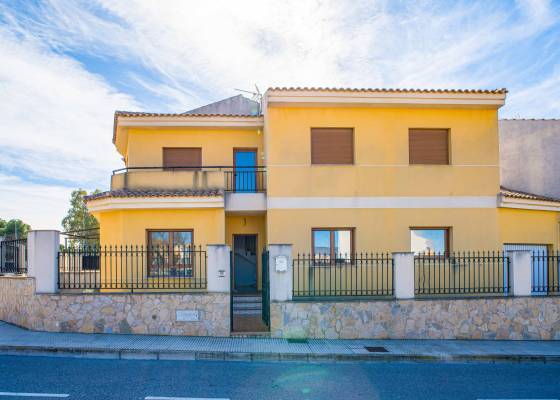 Townhouse - Wederverkoop - Pinoso - Calle Dalias 1
