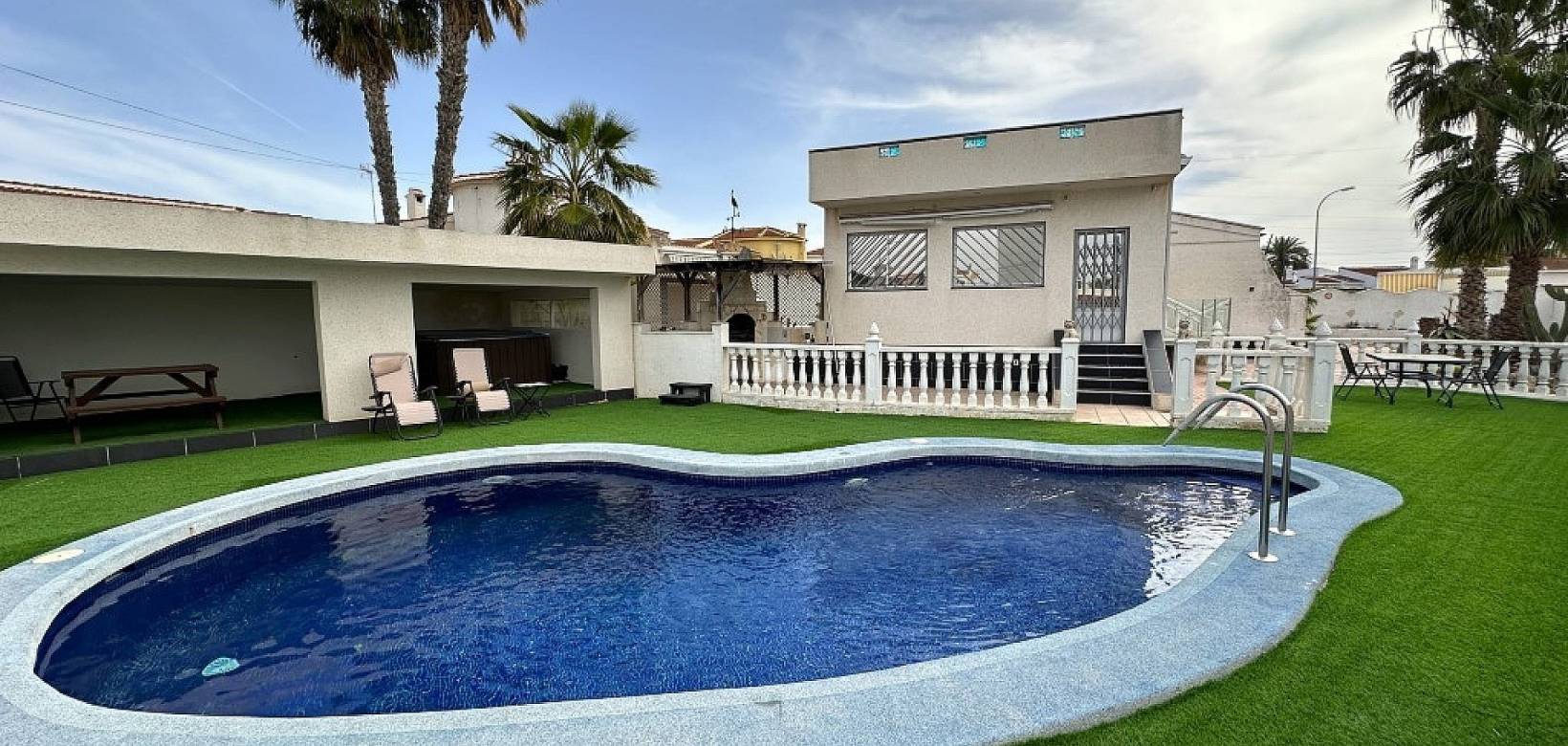 Venta - Chalet - Ciudad Quesada