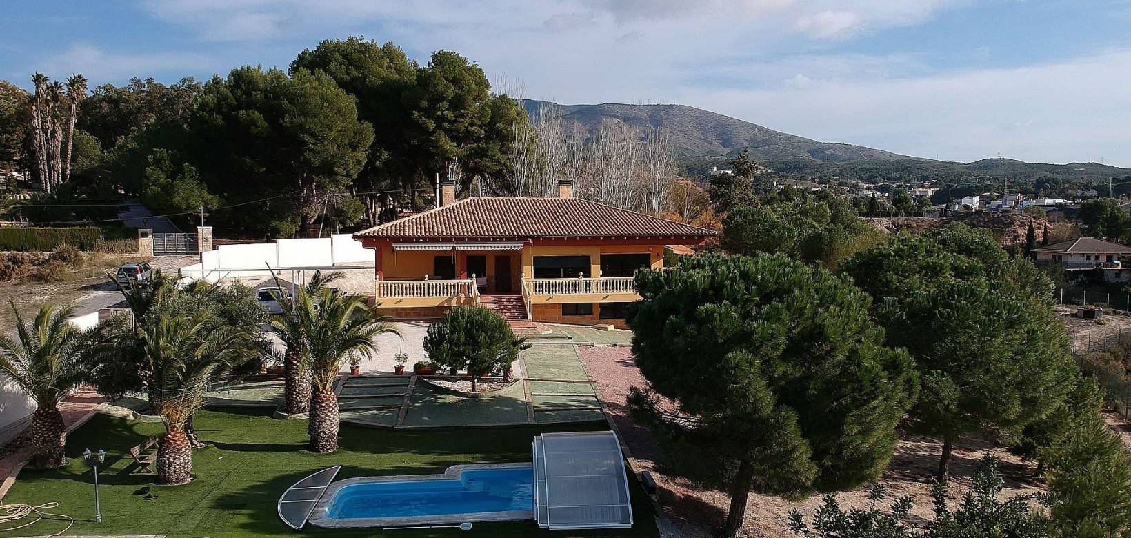 Venta - Chalet - Petrer