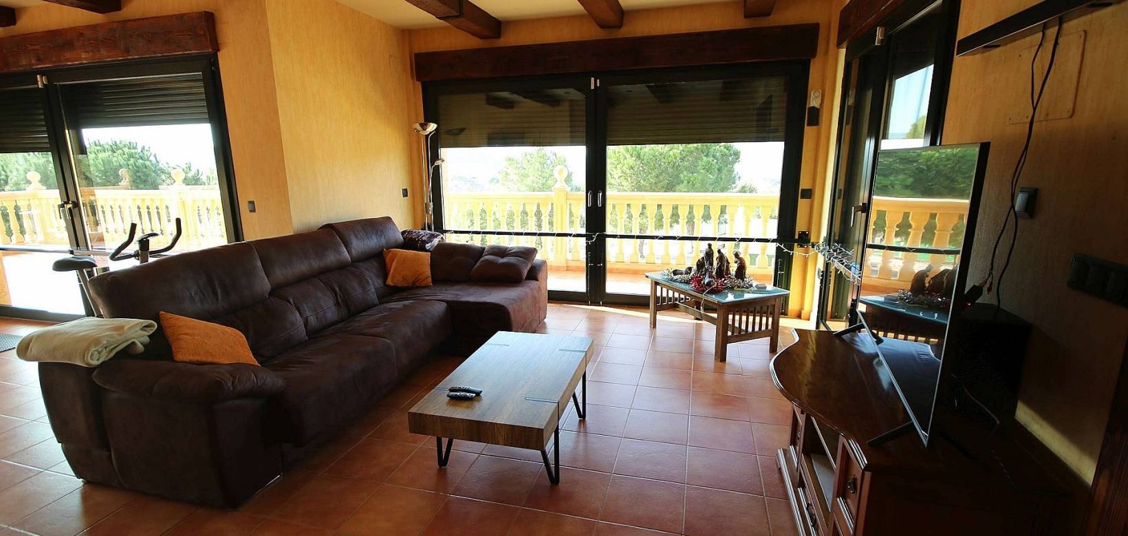 Venta - Chalet - Petrer
